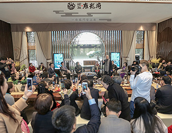 【ca88登陆平台·雍龙府】寻声而来，，，，，，，艺术名家齐聚雍龙府！吸引25万+岳阳人关注！